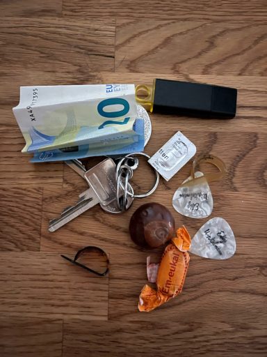 Leeren Sie mal die Taschen aus...ah, Musiker